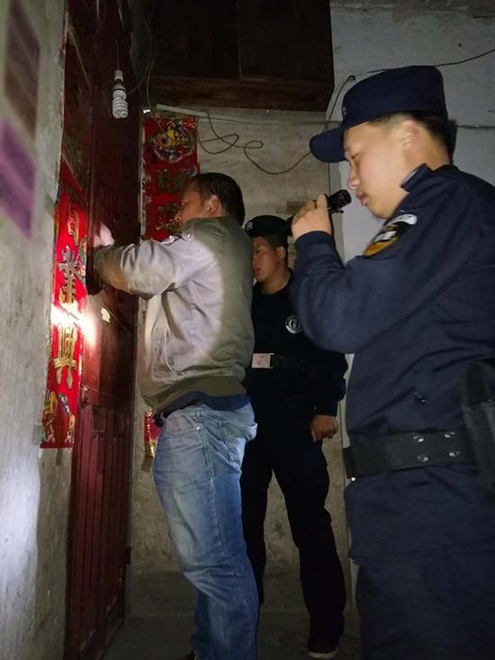 临沂粗心妈妈误将幼女锁家中 