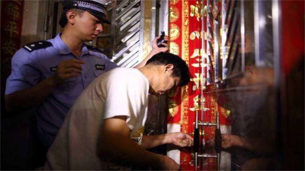 临沂请开锁师傅开了锁后，师傅